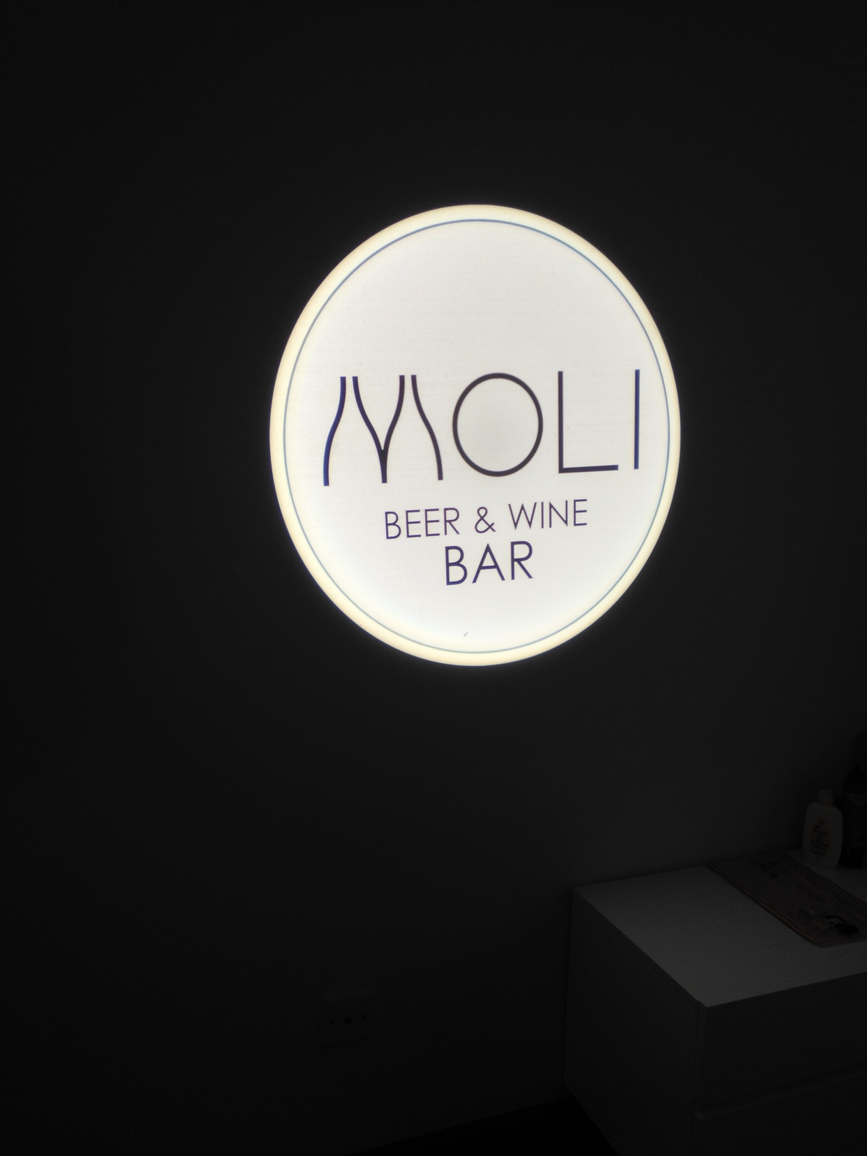 Moli beerand wine bar projector logo