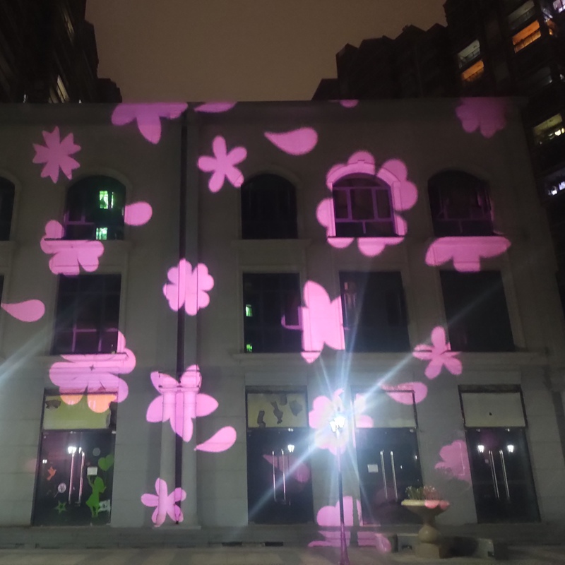 The falling flower projector has a good lighting effect